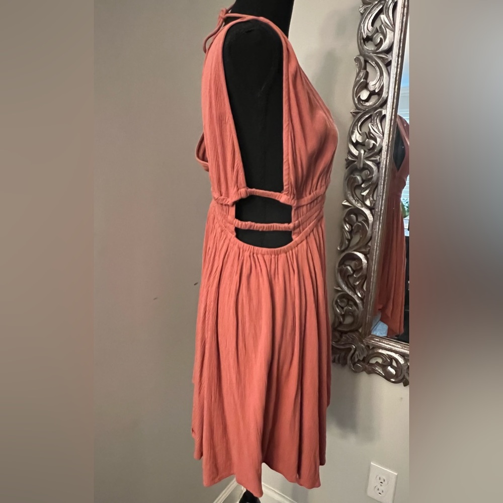 Dress - Picture 2 of 4